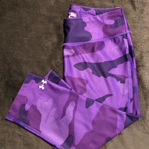 Under armor camo capris